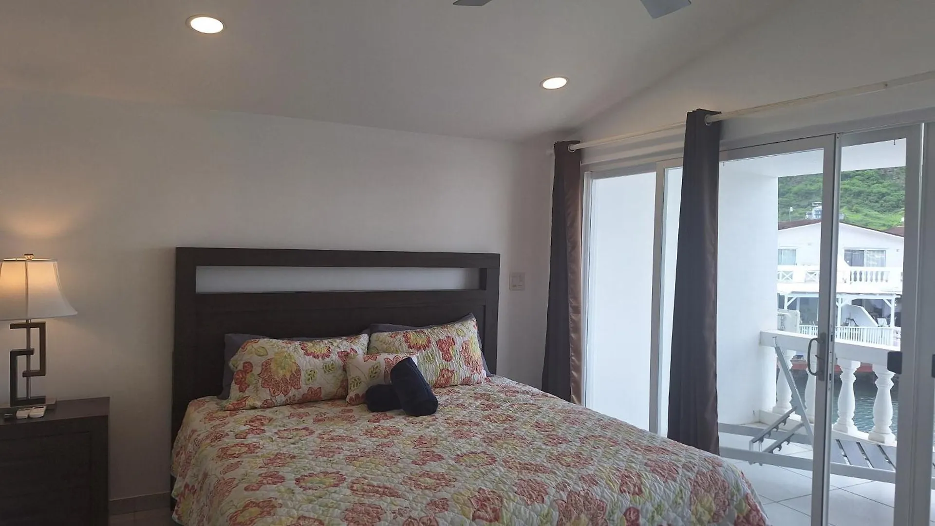 Modern Villa Near The Beach 420E جولي هاربور