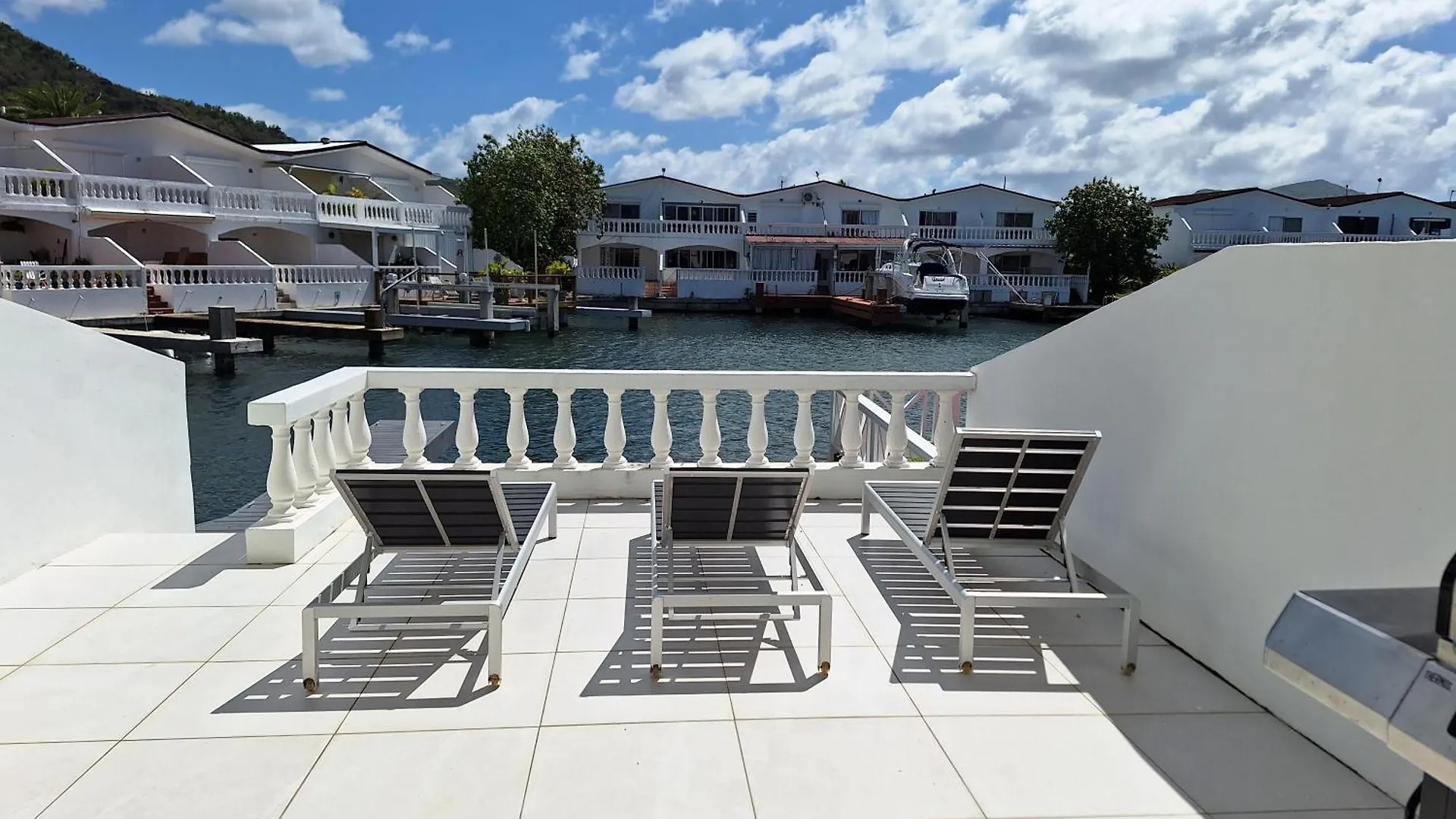 Modern Villa Near The Beach 420E جولي هاربور