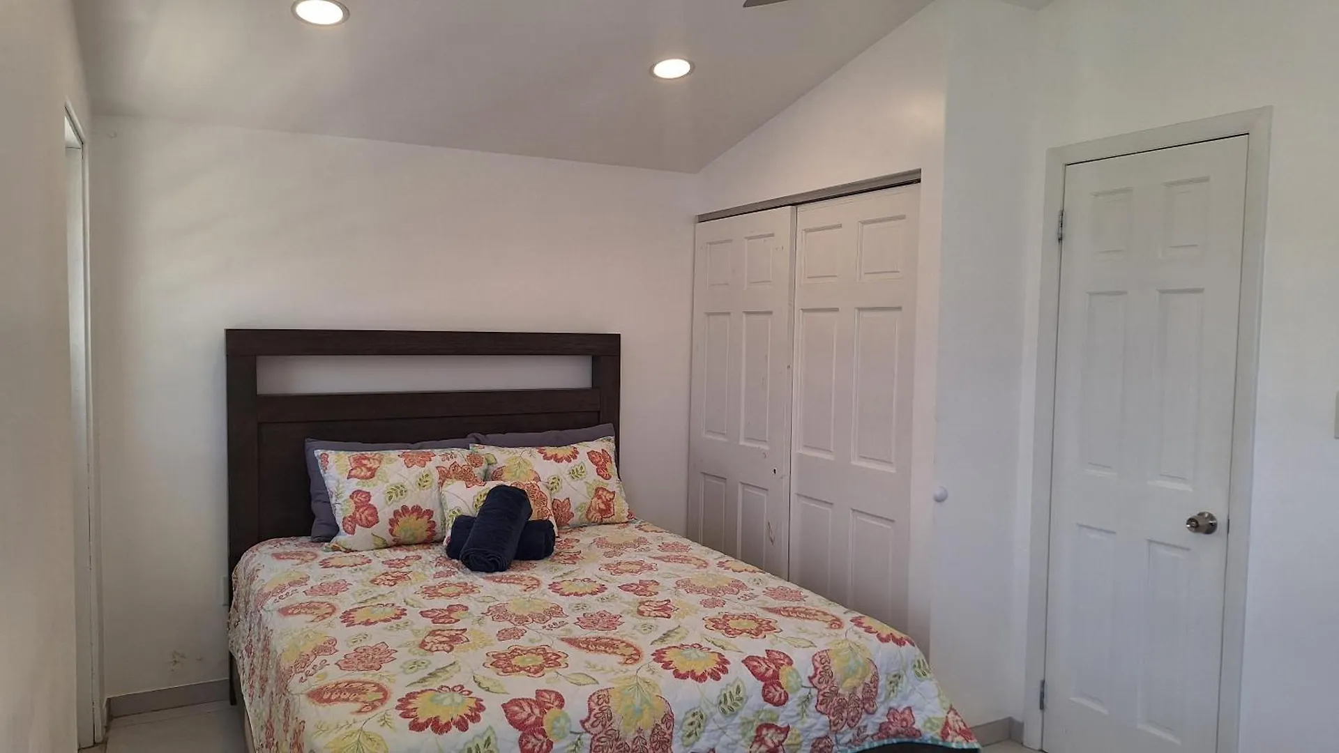 Modern Villa Near The Beach 420E جولي هاربور
