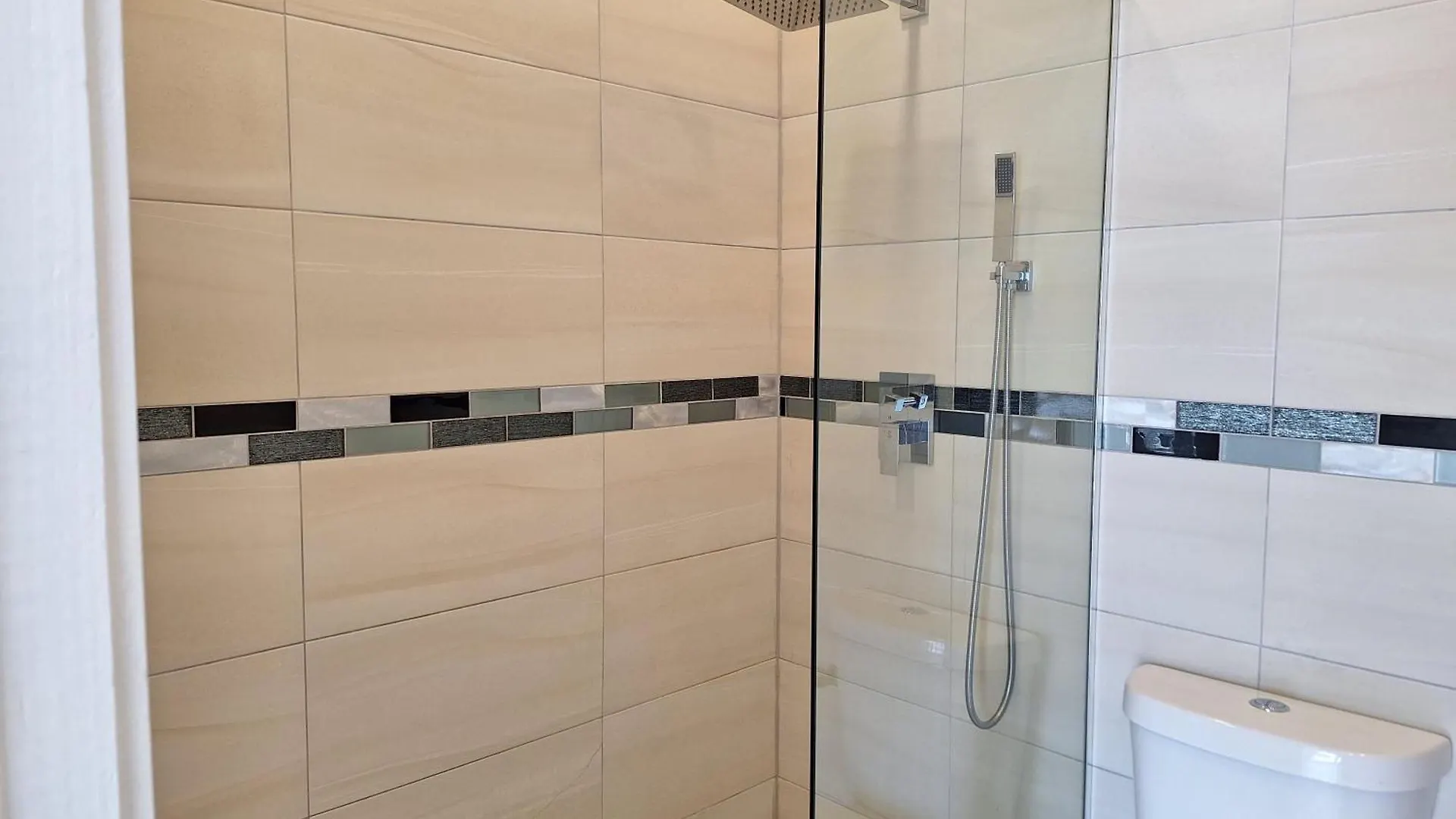 Modern Villa Near The Beach 420E Jolly Harbour